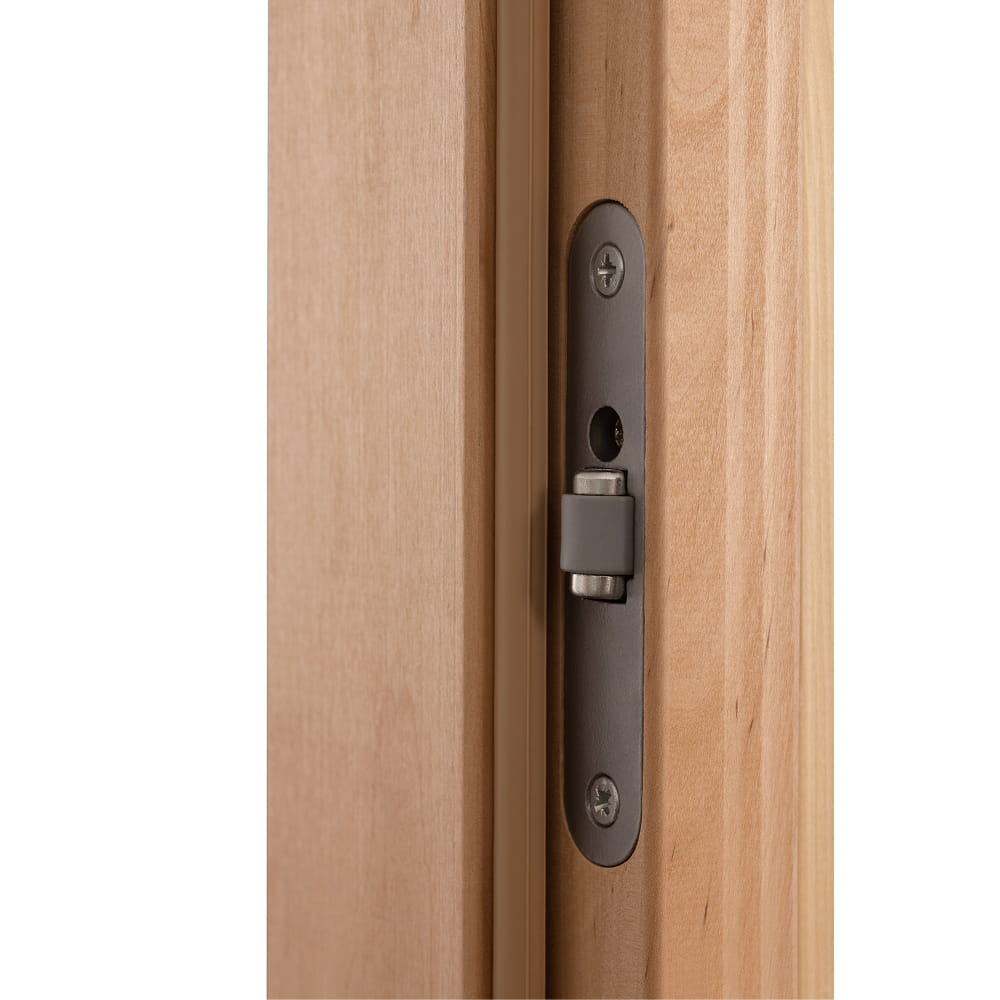 Roller catch in the alder frame of the Portti clear glass sauna door